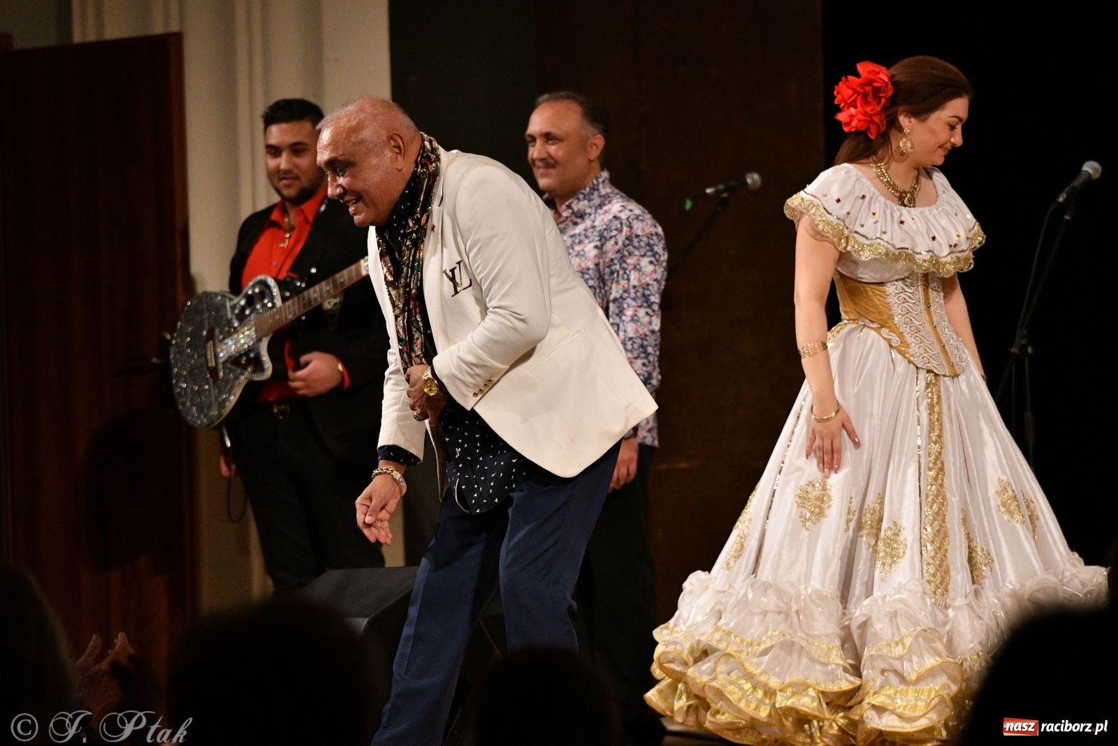 Zdjęcie w galerii na portalu naszraciborz.pl: Don Vasyl & Gwiazdy Cygańskiej Pieśni w Raciborzu  wiadomości z regionu