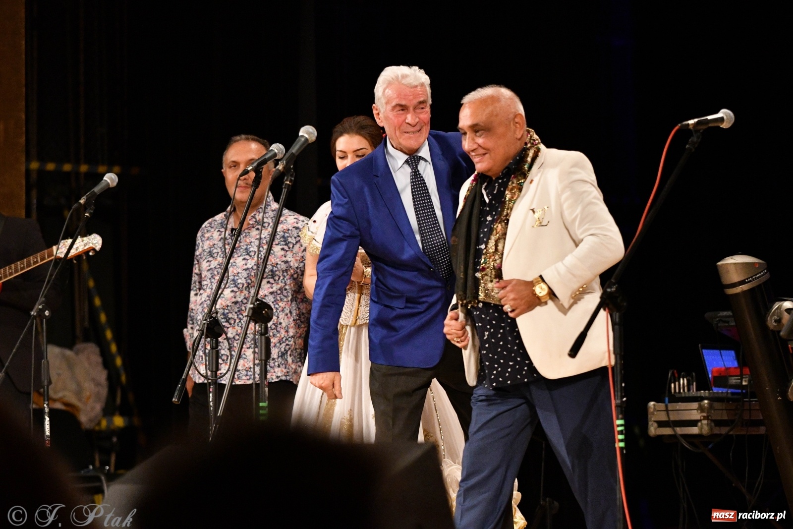 Zdjęcie w galerii na portalu naszraciborz.pl: Don Vasyl & Gwiazdy Cygańskiej Pieśni w Raciborzu  wiadomości z regionu