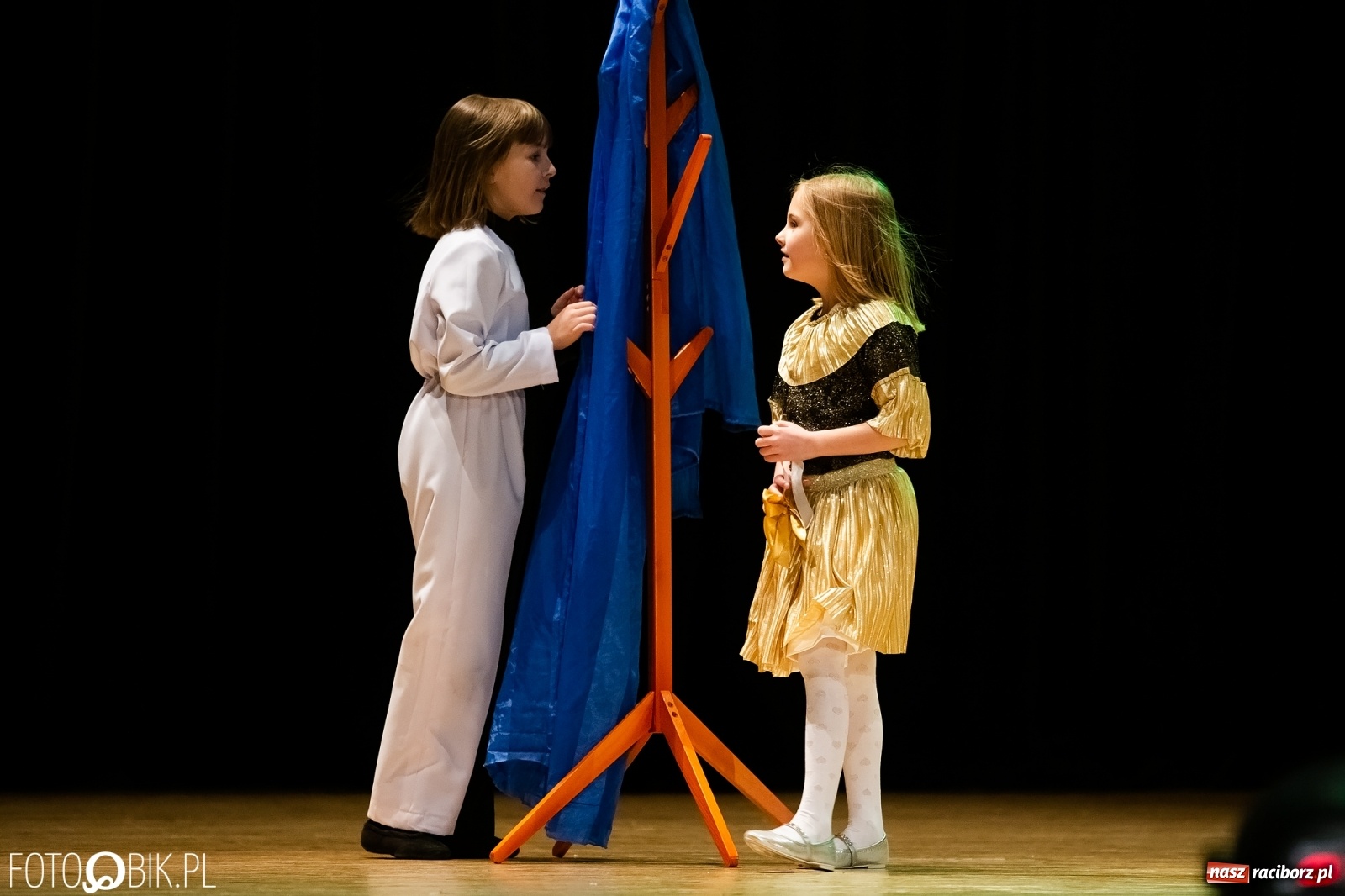Zdjęcie w galerii na portalu naszraciborz.pl: Sen Księżniczki w wykonaniu aktorów Teatru Miodzio i Małe Miodzio wiadomości z regionu