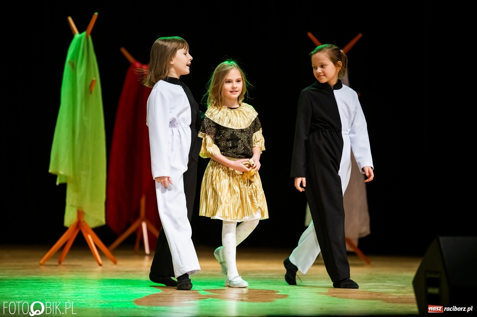 Zdjęcie w galerii na portalu naszraciborz.pl: Sen Księżniczki w wykonaniu aktorów Teatru Miodzio i Małe Miodzio wiadomości z regionu
