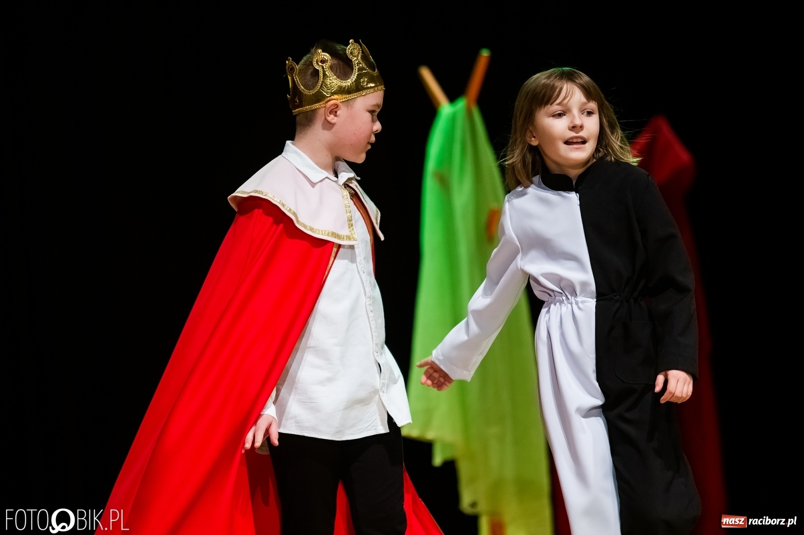 Zdjęcie w galerii na portalu naszraciborz.pl: Sen Księżniczki w wykonaniu aktorów Teatru Miodzio i Małe Miodzio wiadomości z regionu
