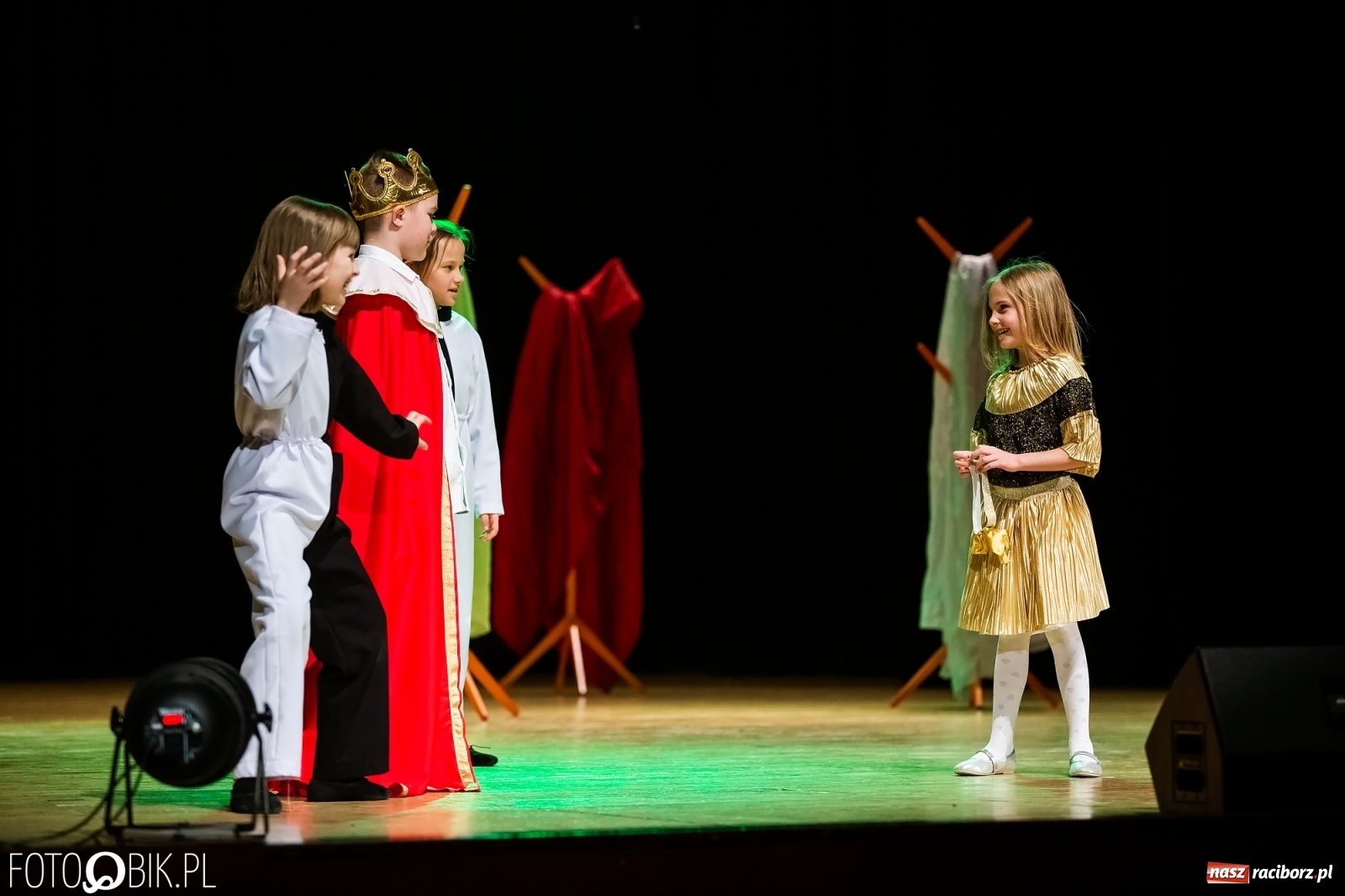 Zdjęcie w galerii na portalu naszraciborz.pl: Sen Księżniczki w wykonaniu aktorów Teatru Miodzio i Małe Miodzio wiadomości z regionu