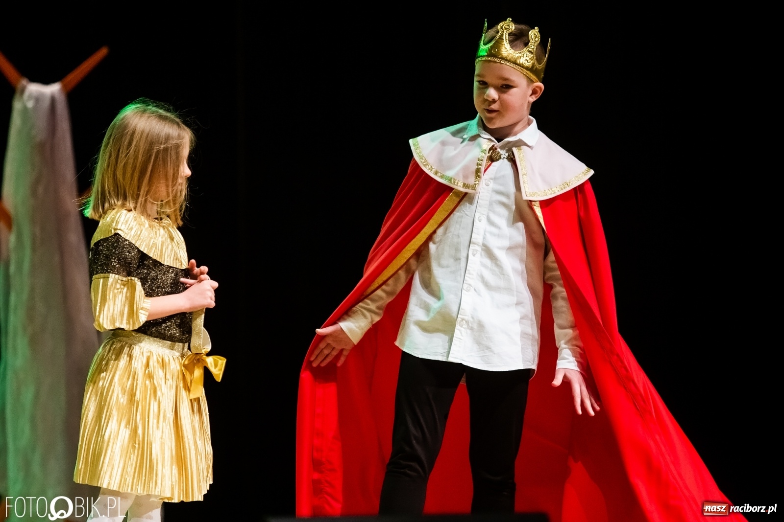 Zdjęcie w galerii na portalu naszraciborz.pl: Sen Księżniczki w wykonaniu aktorów Teatru Miodzio i Małe Miodzio wiadomości z regionu