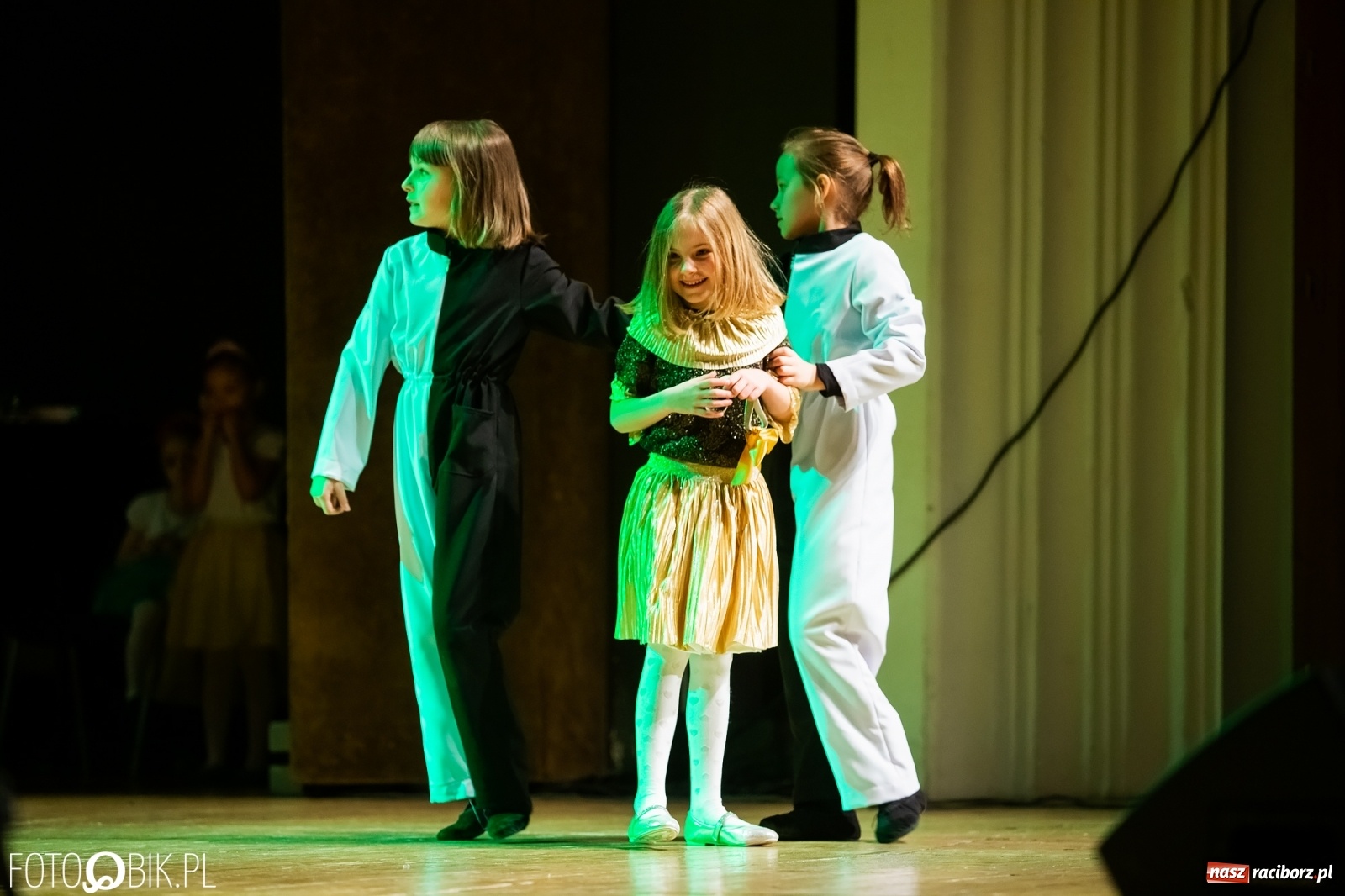 Zdjęcie w galerii na portalu naszraciborz.pl: Sen Księżniczki w wykonaniu aktorów Teatru Miodzio i Małe Miodzio wiadomości z regionu