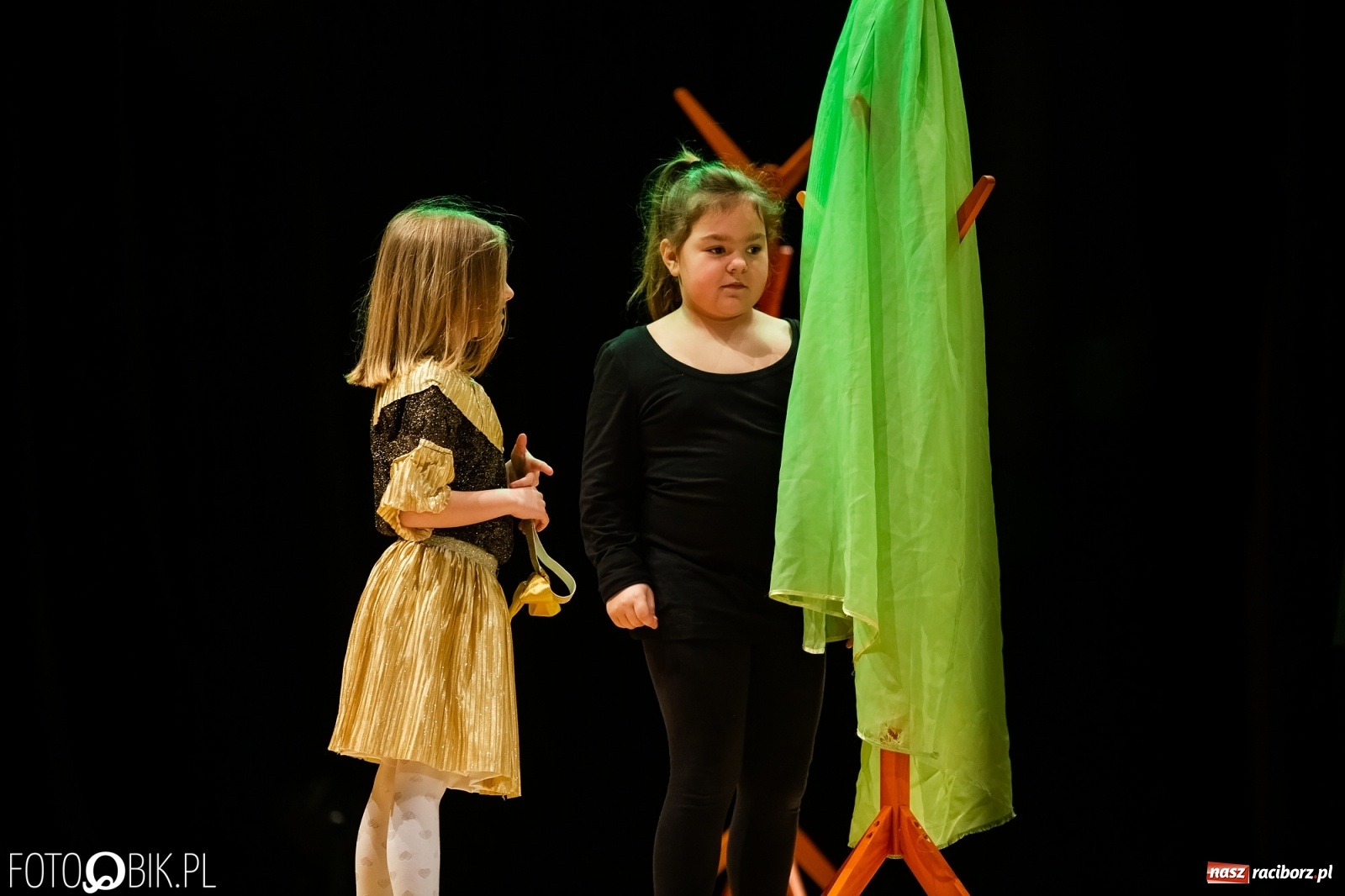 Zdjęcie w galerii na portalu naszraciborz.pl: Sen Księżniczki w wykonaniu aktorów Teatru Miodzio i Małe Miodzio wiadomości z regionu