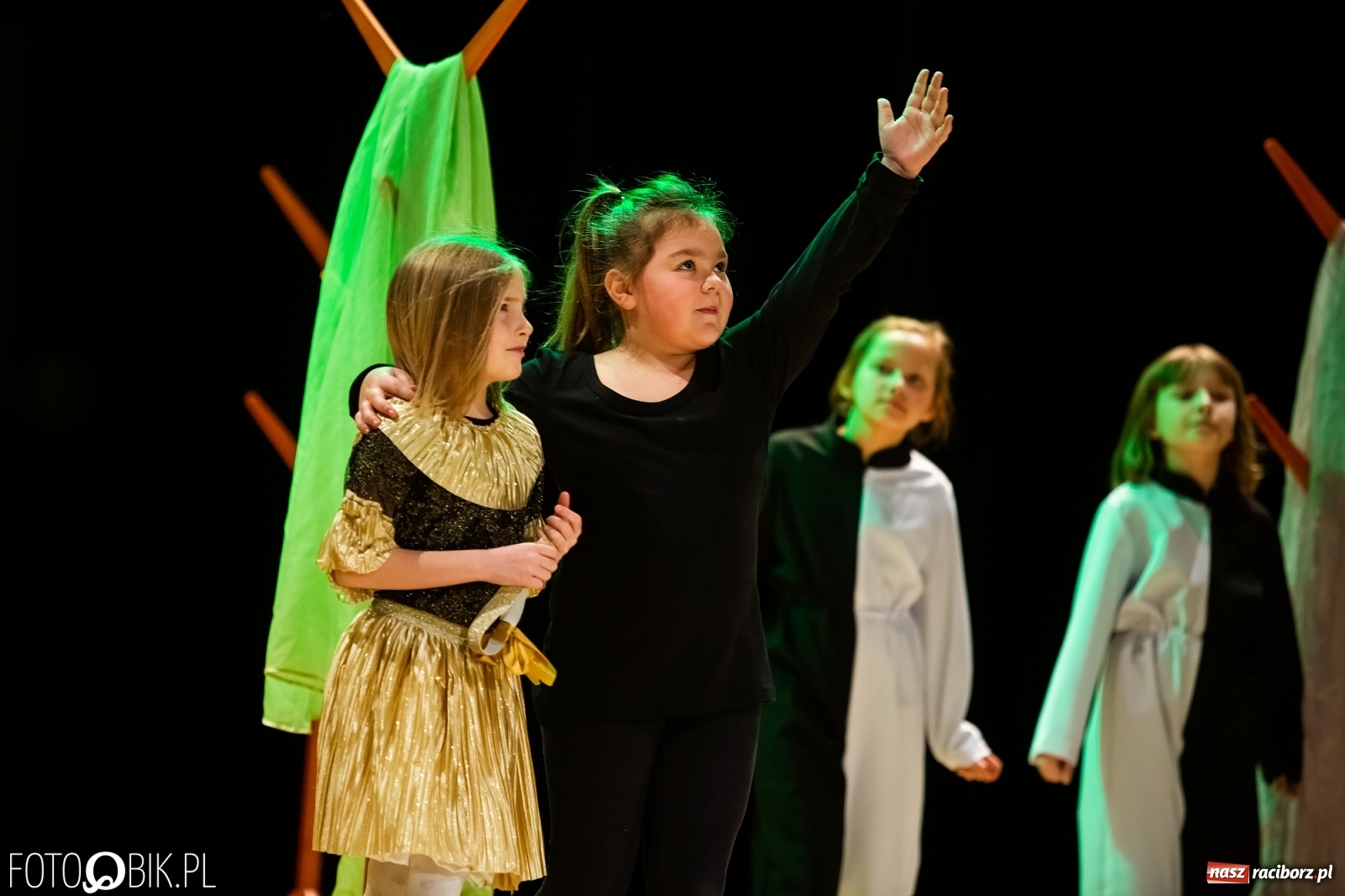 Zdjęcie w galerii na portalu naszraciborz.pl: Sen Księżniczki w wykonaniu aktorów Teatru Miodzio i Małe Miodzio wiadomości z regionu
