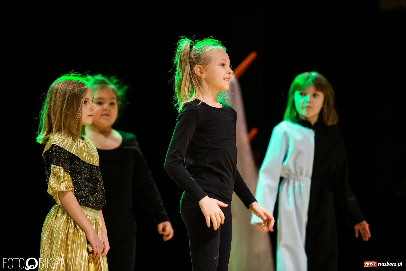 Zdjęcie w galerii na portalu naszraciborz.pl: Sen Księżniczki w wykonaniu aktorów Teatru Miodzio i Małe Miodzio wiadomości z regionu