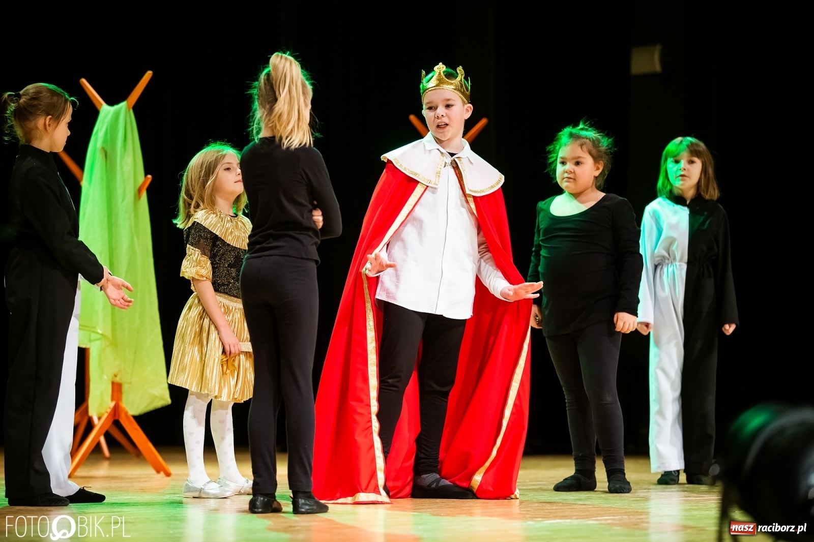 Zdjęcie w galerii na portalu naszraciborz.pl: Sen Księżniczki w wykonaniu aktorów Teatru Miodzio i Małe Miodzio wiadomości z regionu