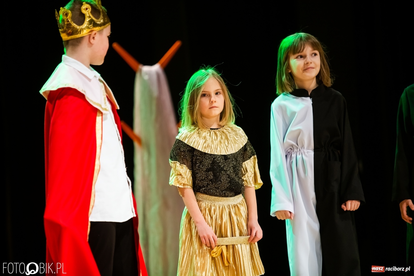 Zdjęcie w galerii na portalu naszraciborz.pl: Sen Księżniczki w wykonaniu aktorów Teatru Miodzio i Małe Miodzio wiadomości z regionu