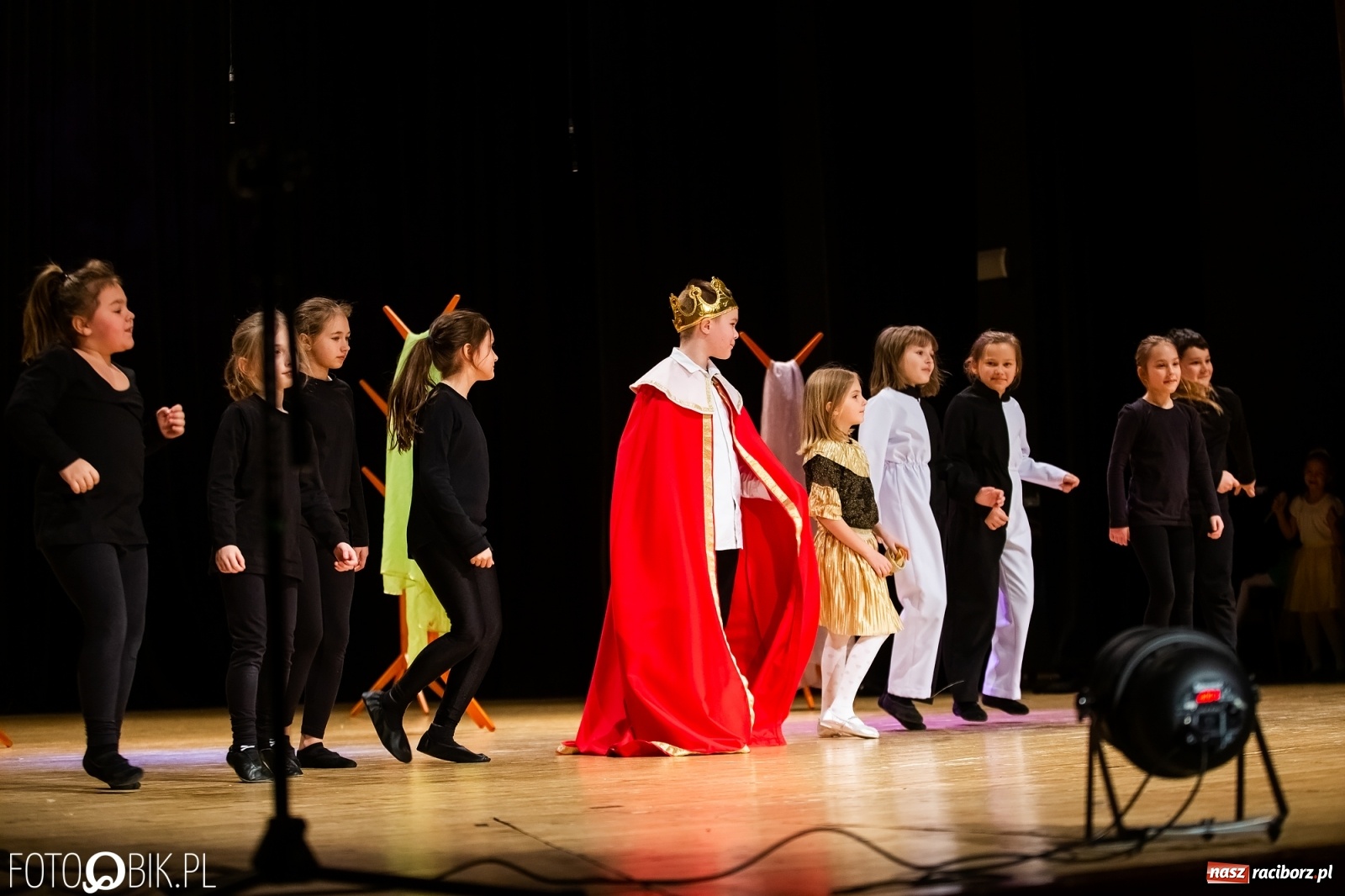 Zdjęcie w galerii na portalu naszraciborz.pl: Sen Księżniczki w wykonaniu aktorów Teatru Miodzio i Małe Miodzio wiadomości z regionu