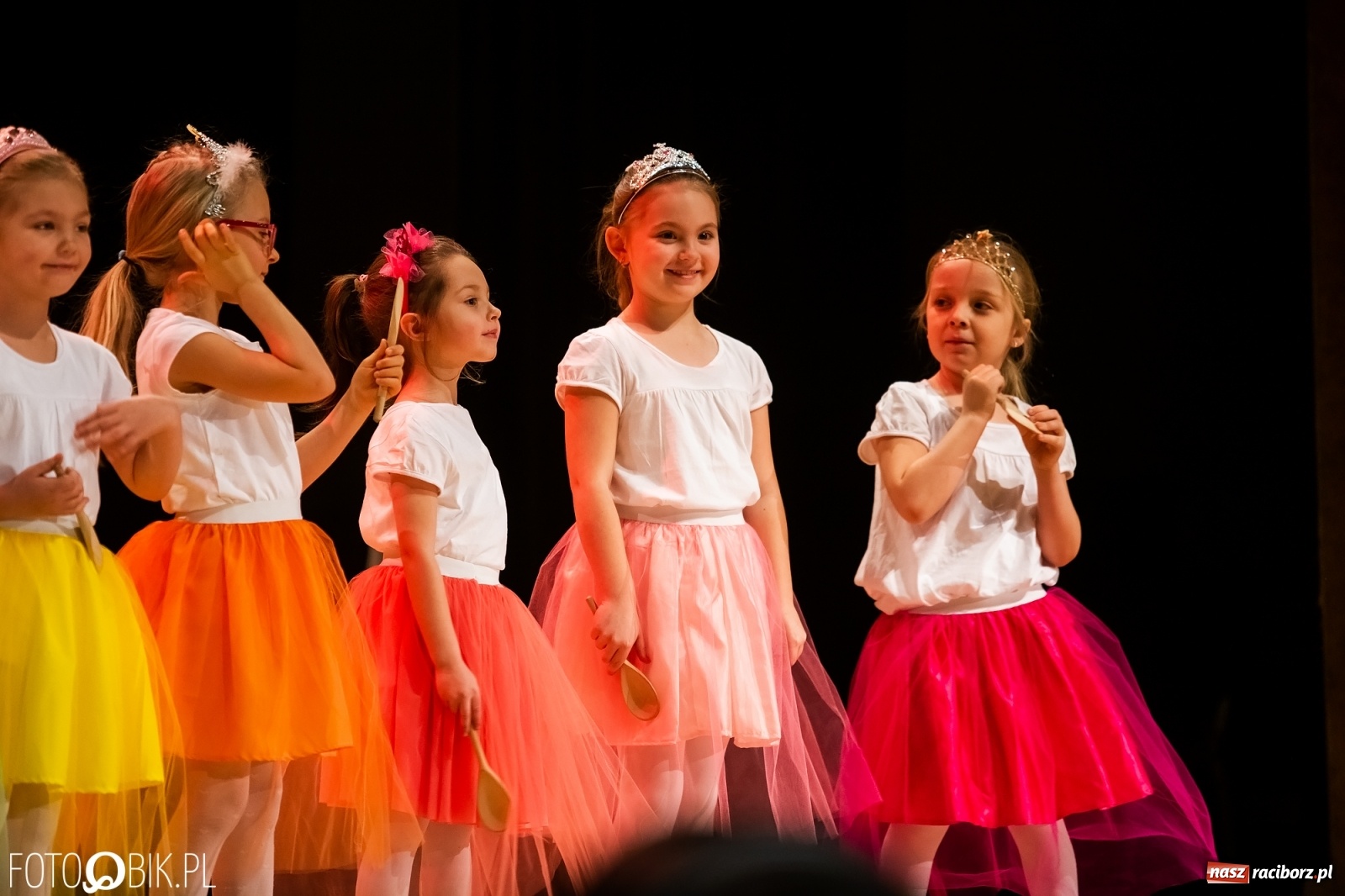 Zdjęcie w galerii na portalu naszraciborz.pl: Sen Księżniczki w wykonaniu aktorów Teatru Miodzio i Małe Miodzio wiadomości z regionu