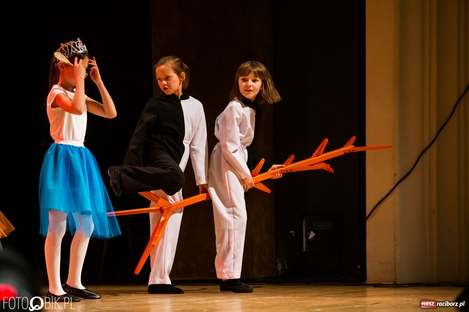 Zdjęcie w galerii na portalu naszraciborz.pl: Sen Księżniczki w wykonaniu aktorów Teatru Miodzio i Małe Miodzio wiadomości z regionu
