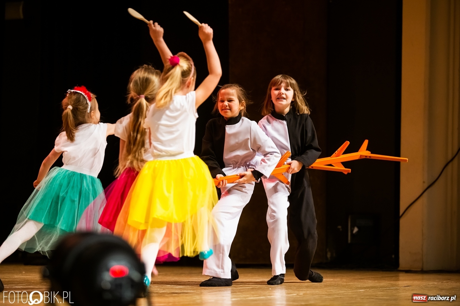 Zdjęcie w galerii na portalu naszraciborz.pl: Sen Księżniczki w wykonaniu aktorów Teatru Miodzio i Małe Miodzio wiadomości z regionu