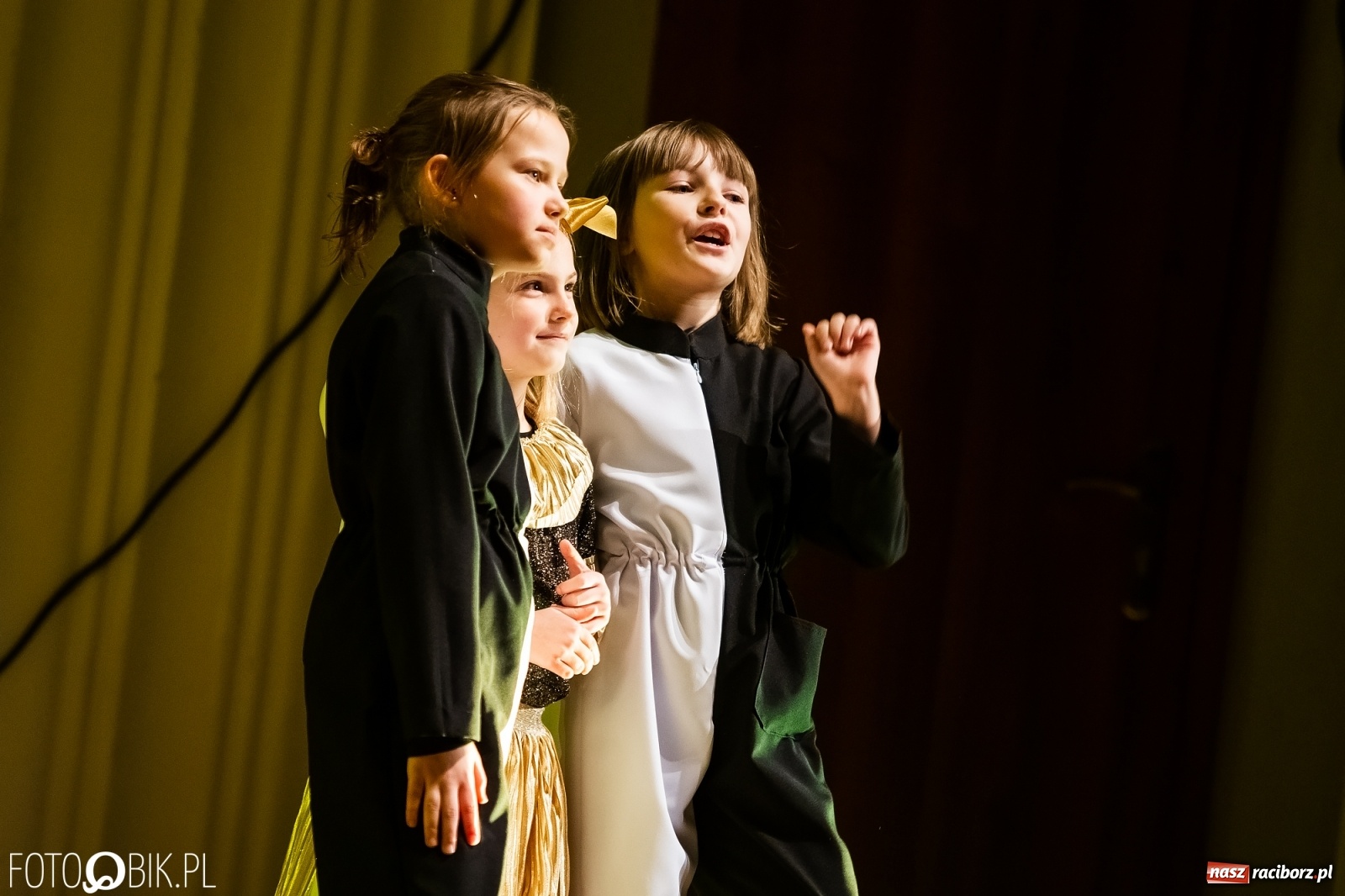 Zdjęcie w galerii na portalu naszraciborz.pl: Sen Księżniczki w wykonaniu aktorów Teatru Miodzio i Małe Miodzio wiadomości z regionu