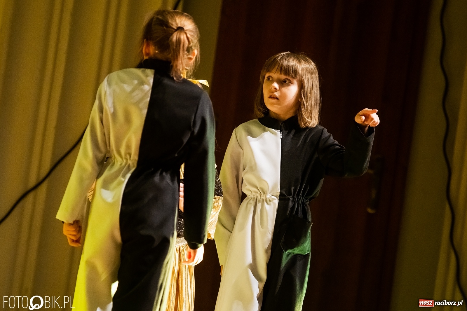 Zdjęcie w galerii na portalu naszraciborz.pl: Sen Księżniczki w wykonaniu aktorów Teatru Miodzio i Małe Miodzio wiadomości z regionu