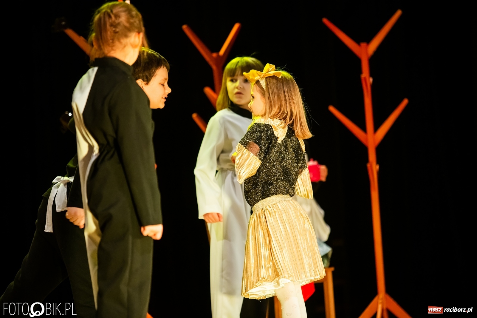Zdjęcie w galerii na portalu naszraciborz.pl: Sen Księżniczki w wykonaniu aktorów Teatru Miodzio i Małe Miodzio wiadomości z regionu
