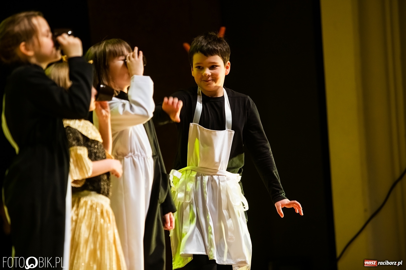 Zdjęcie w galerii na portalu naszraciborz.pl: Sen Księżniczki w wykonaniu aktorów Teatru Miodzio i Małe Miodzio wiadomości z regionu