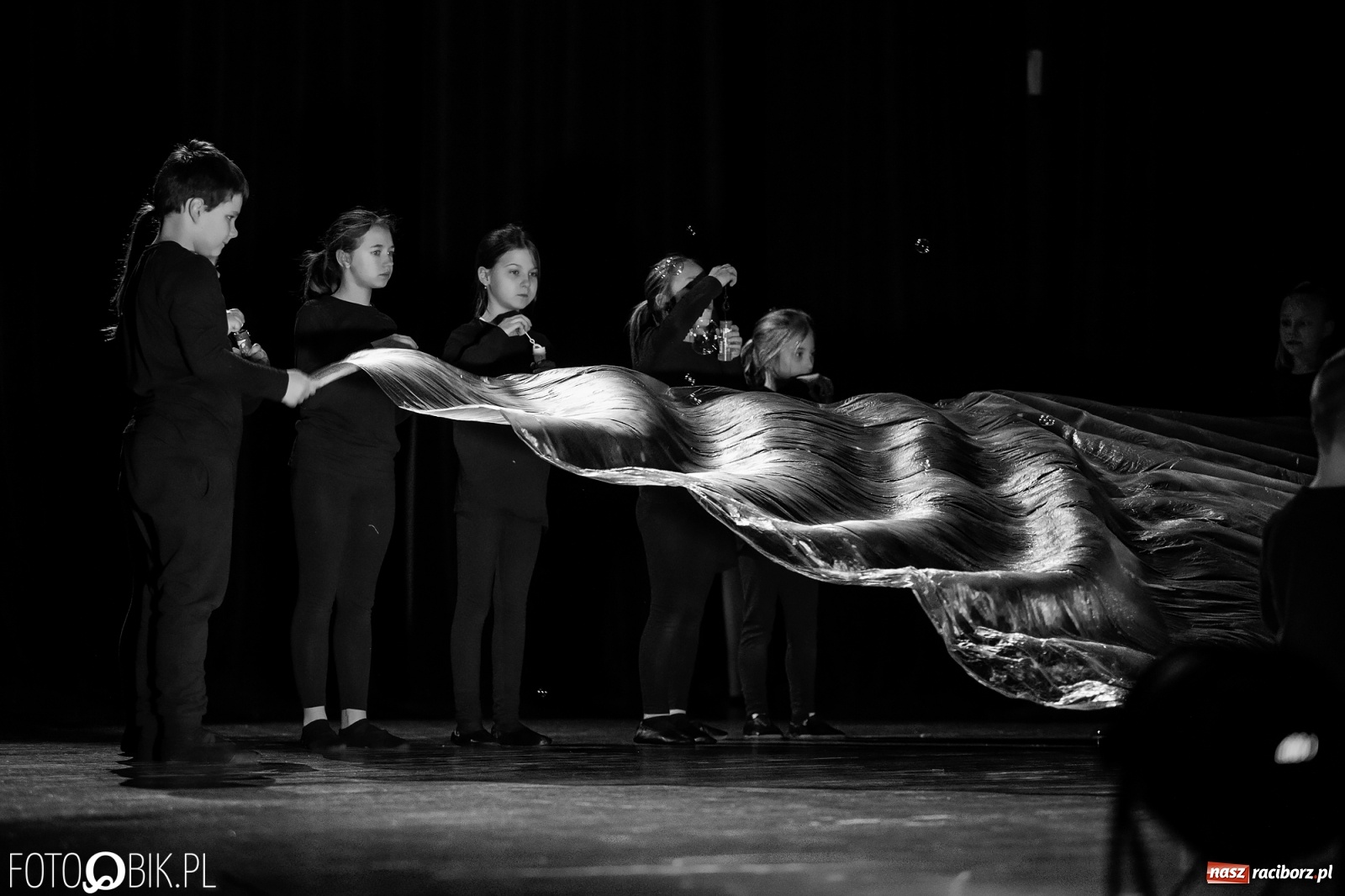 Zdjęcie w galerii na portalu naszraciborz.pl: Sen Księżniczki w wykonaniu aktorów Teatru Miodzio i Małe Miodzio wiadomości z regionu