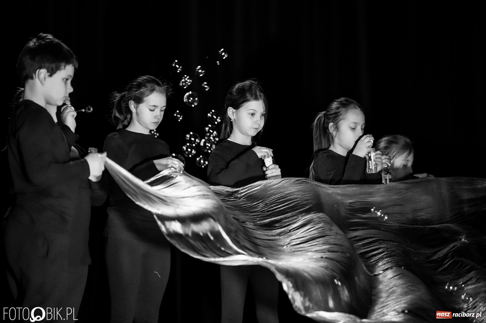 Zdjęcie w galerii na portalu naszraciborz.pl: Sen Księżniczki w wykonaniu aktorów Teatru Miodzio i Małe Miodzio wiadomości z regionu