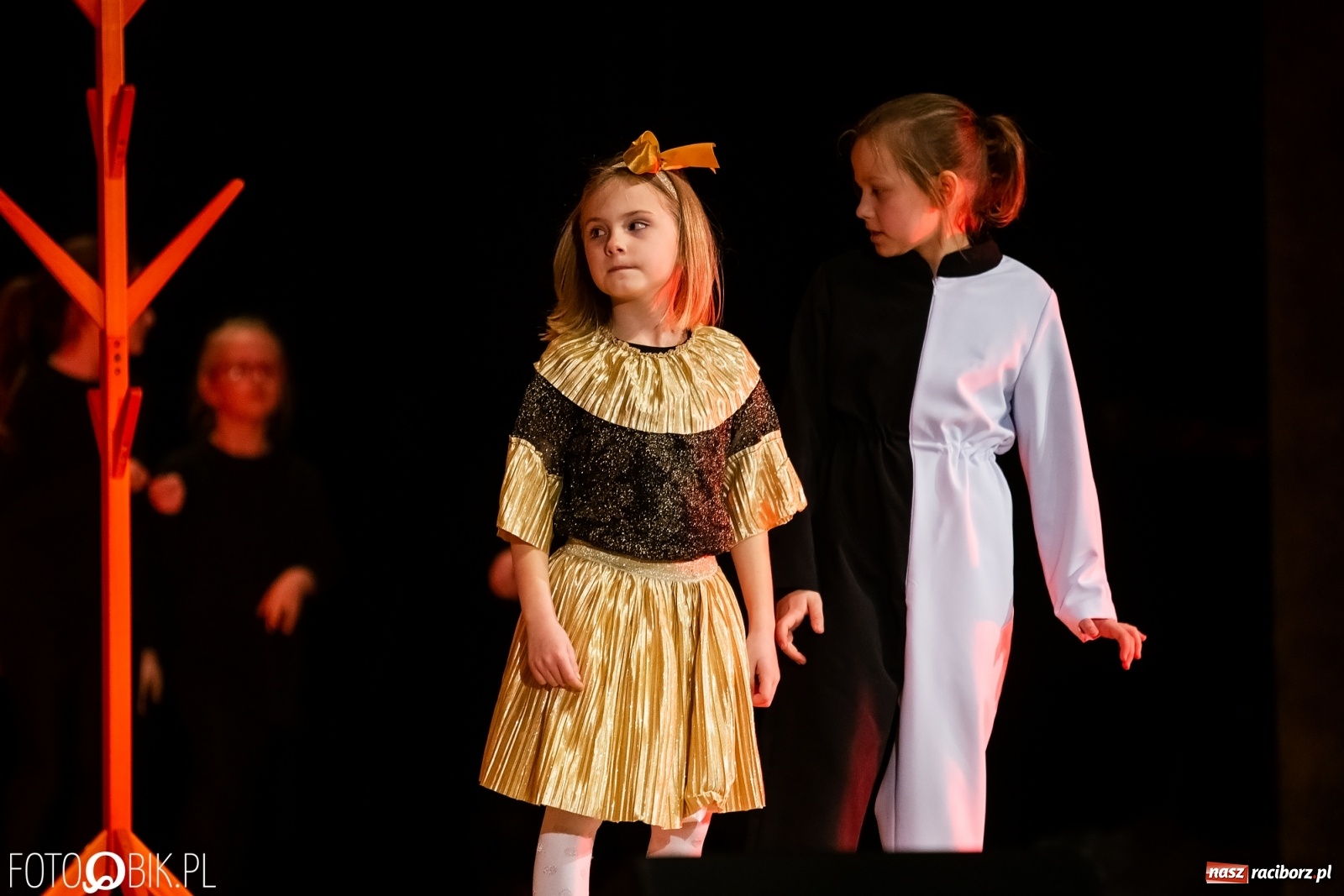 Zdjęcie w galerii na portalu naszraciborz.pl: Sen Księżniczki w wykonaniu aktorów Teatru Miodzio i Małe Miodzio wiadomości z regionu