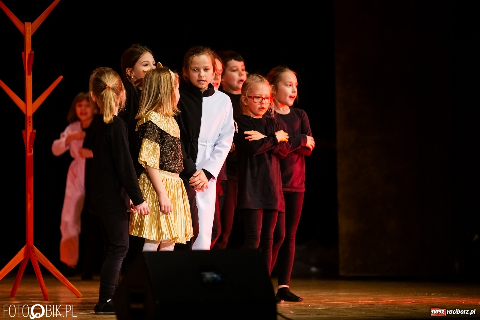 Zdjęcie w galerii na portalu naszraciborz.pl: Sen Księżniczki w wykonaniu aktorów Teatru Miodzio i Małe Miodzio wiadomości z regionu