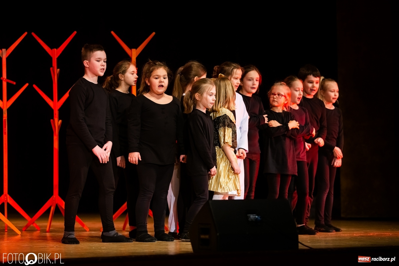 Zdjęcie w galerii na portalu naszraciborz.pl: Sen Księżniczki w wykonaniu aktorów Teatru Miodzio i Małe Miodzio wiadomości z regionu