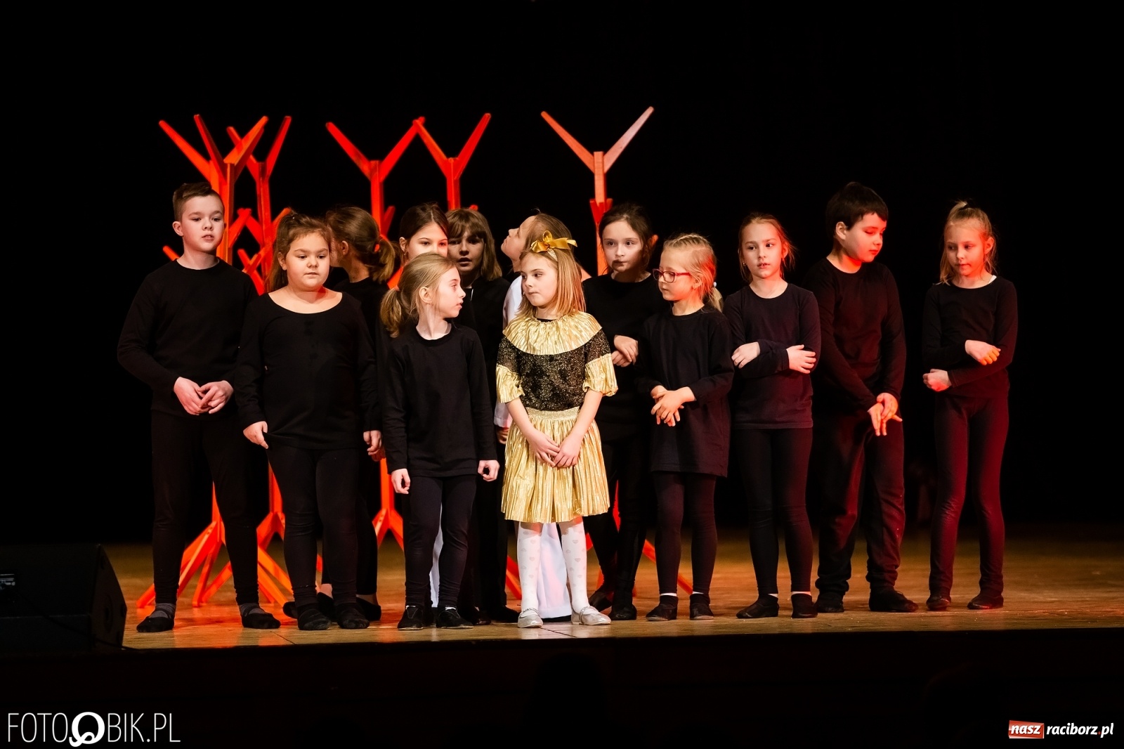 Zdjęcie w galerii na portalu naszraciborz.pl: Sen Księżniczki w wykonaniu aktorów Teatru Miodzio i Małe Miodzio wiadomości z regionu