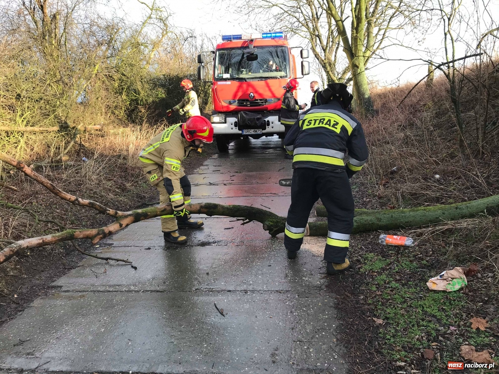 Zdjęcie w galerii na portalu naszraciborz.pl: Wichury w powiecie raciborskim. Raport 998  wiadomości z regionu