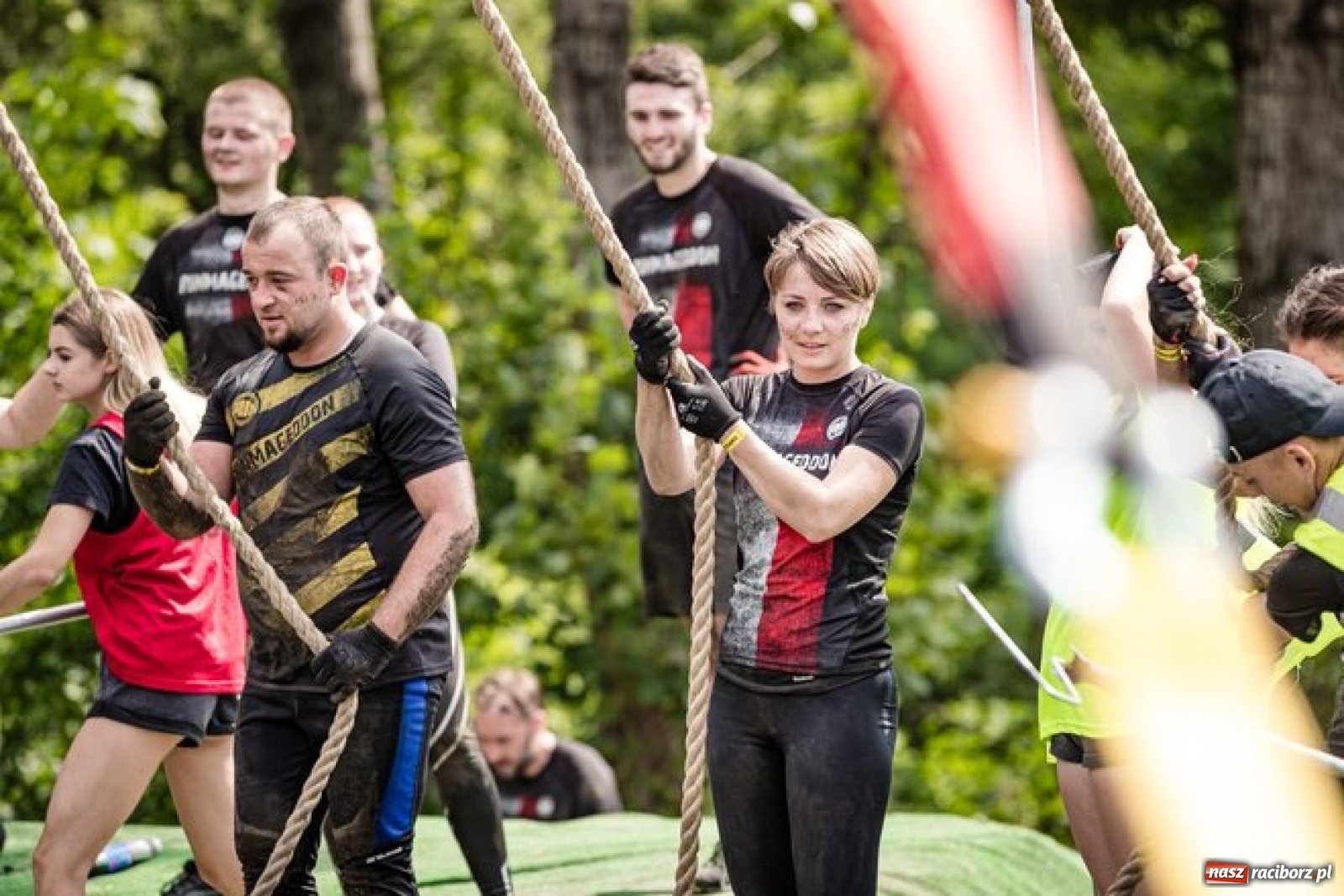Zdjęcie w galerii na portalu naszraciborz.pl: Ekstremalna przygoda za dnia i nocy czyli Runmageddon w Arenie Gliwice wiadomości z regionu