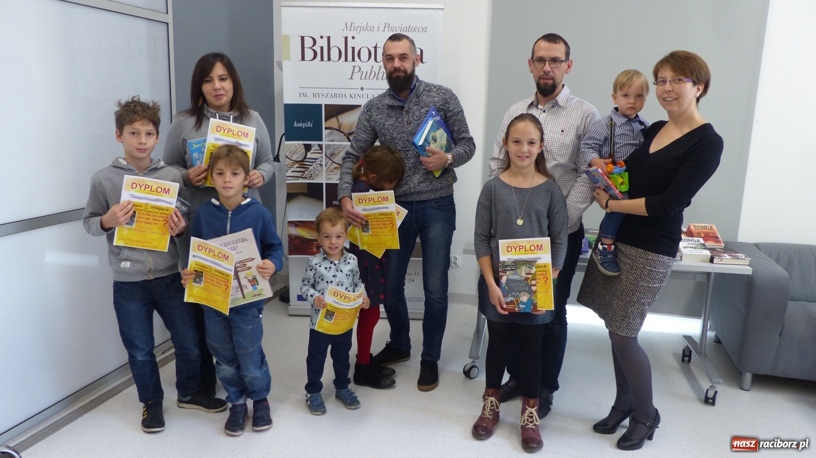 Zdjęcie w galerii na portalu naszraciborz.pl: Ania z Zielonego Wzgórza łączy pokolenia! Rodzinny konkurs wiedzy w bibliotece  wiadomości z regionu