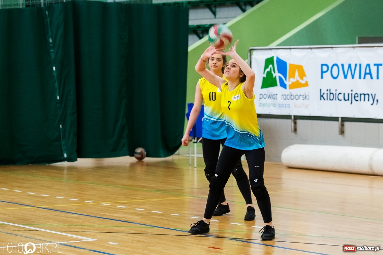 Zdjęcie w galerii na portalu naszraciborz.pl: Miejski Finał Szkół Ponadpodstawowych w Piłce Siatkowej Dziewczyn wiadomości z regionu