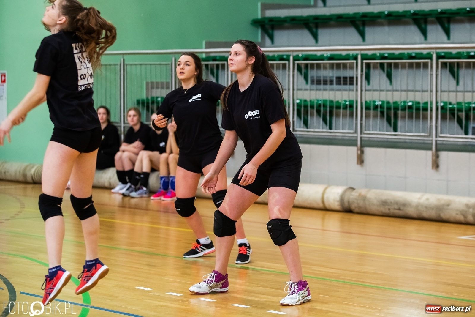 Zdjęcie w galerii na portalu naszraciborz.pl: Miejski Finał Szkół Ponadpodstawowych w Piłce Siatkowej Dziewczyn wiadomości z regionu