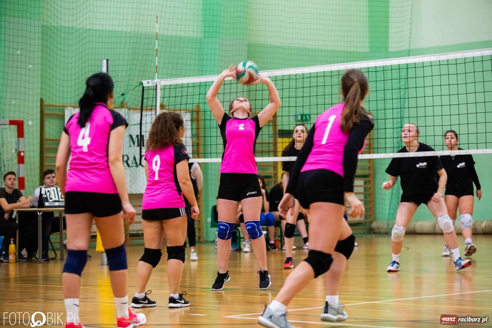 Zdjęcie w galerii na portalu naszraciborz.pl: Miejski Finał Szkół Ponadpodstawowych w Piłce Siatkowej Dziewczyn wiadomości z regionu
