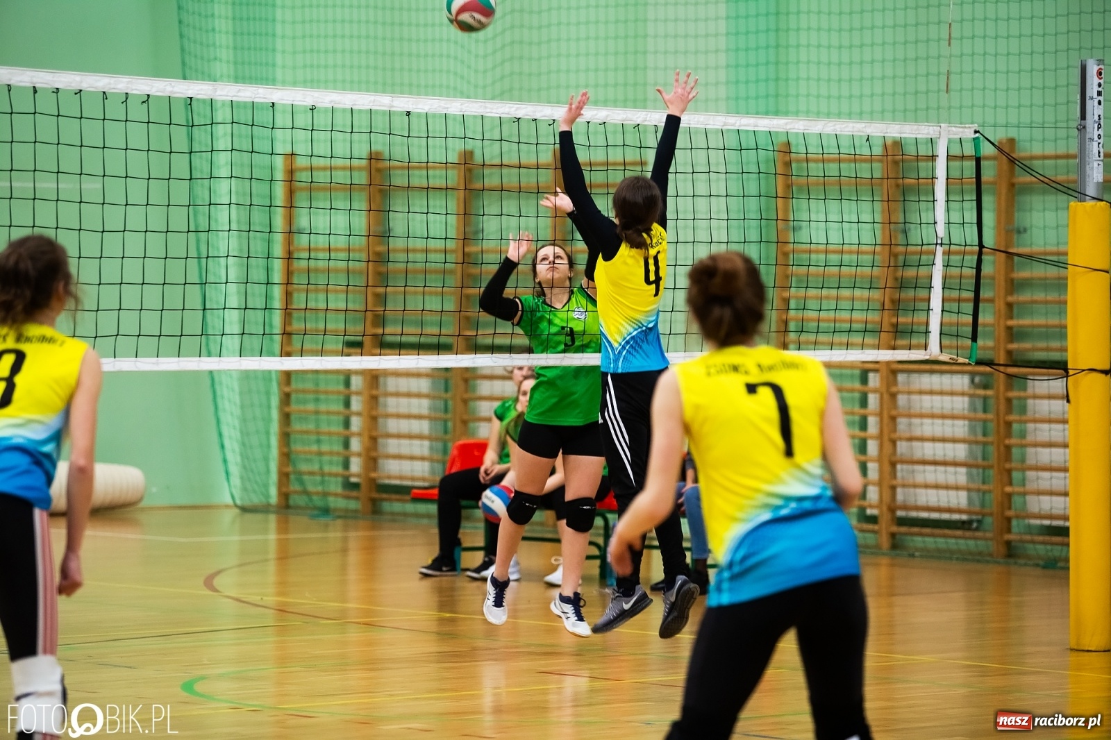 Zdjęcie w galerii na portalu naszraciborz.pl: Miejski Finał Szkół Ponadpodstawowych w Piłce Siatkowej Dziewczyn wiadomości z regionu