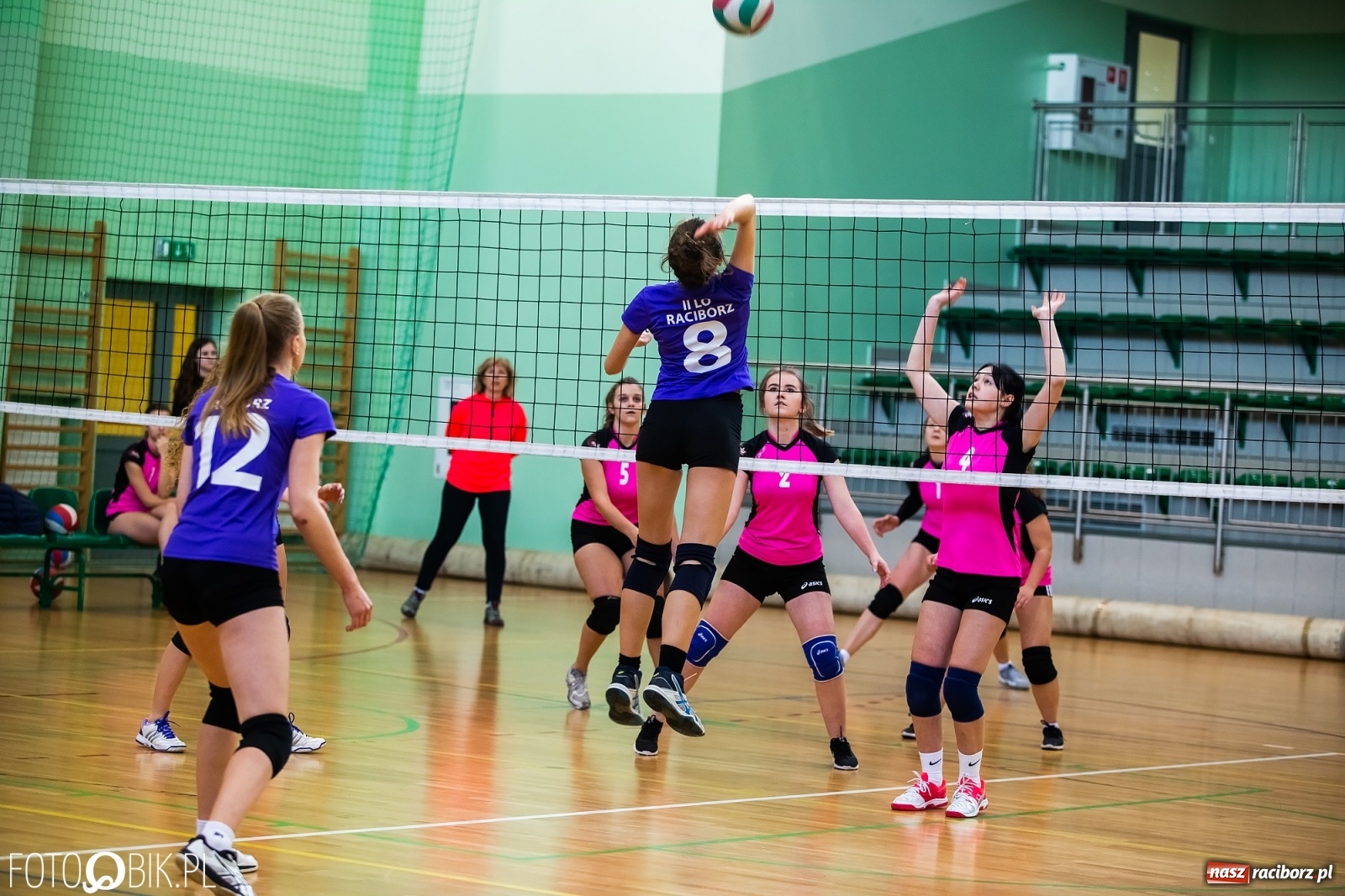 Zdjęcie w galerii na portalu naszraciborz.pl: Miejski Finał Szkół Ponadpodstawowych w Piłce Siatkowej Dziewczyn wiadomości z regionu