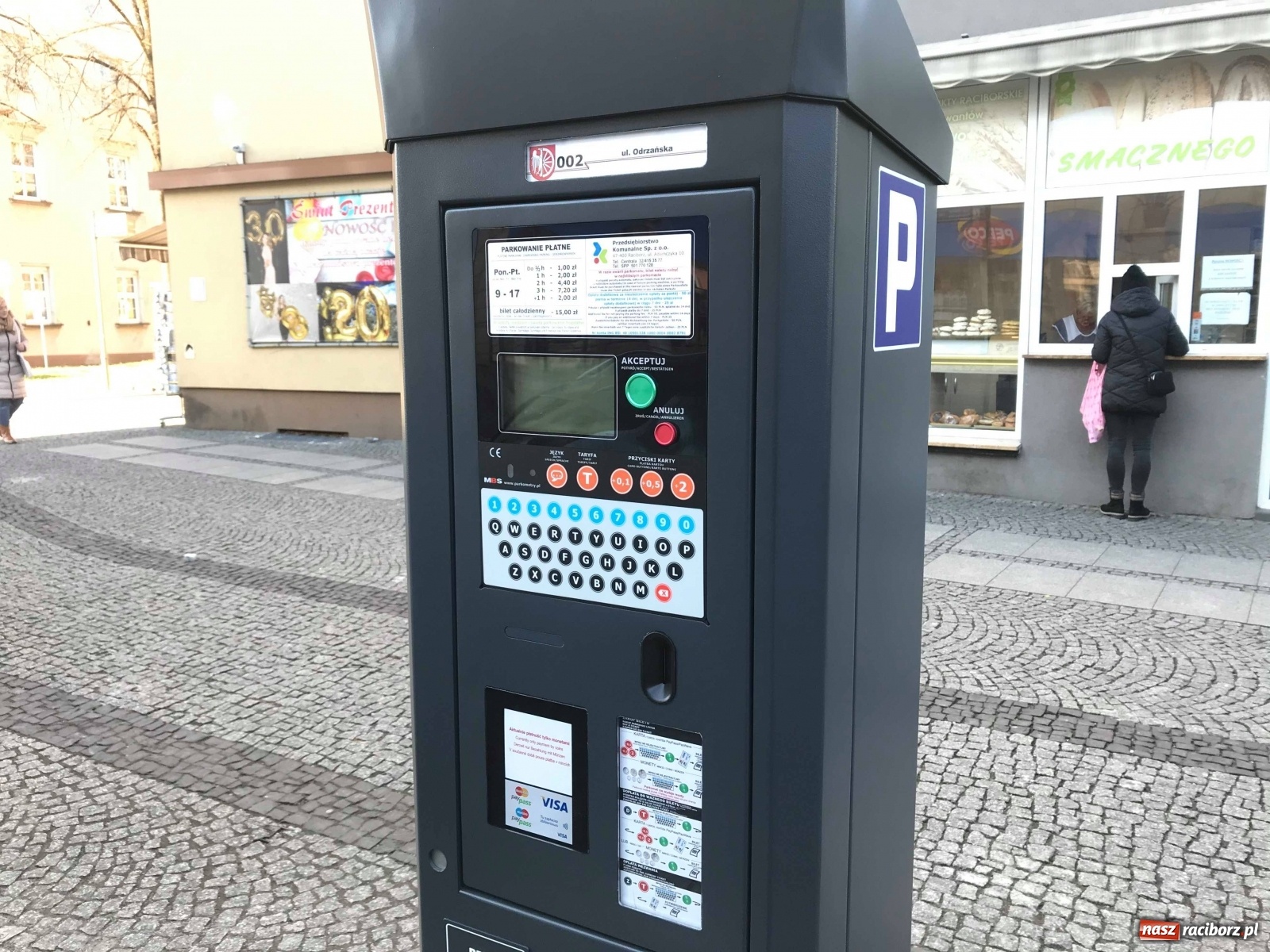Zdjęcie w galerii na portalu naszraciborz.pl: W Raciborzu na ulicy Odrzańskiej stanęły pierwsze parkometry [FOTO]  wiadomości z regionu
