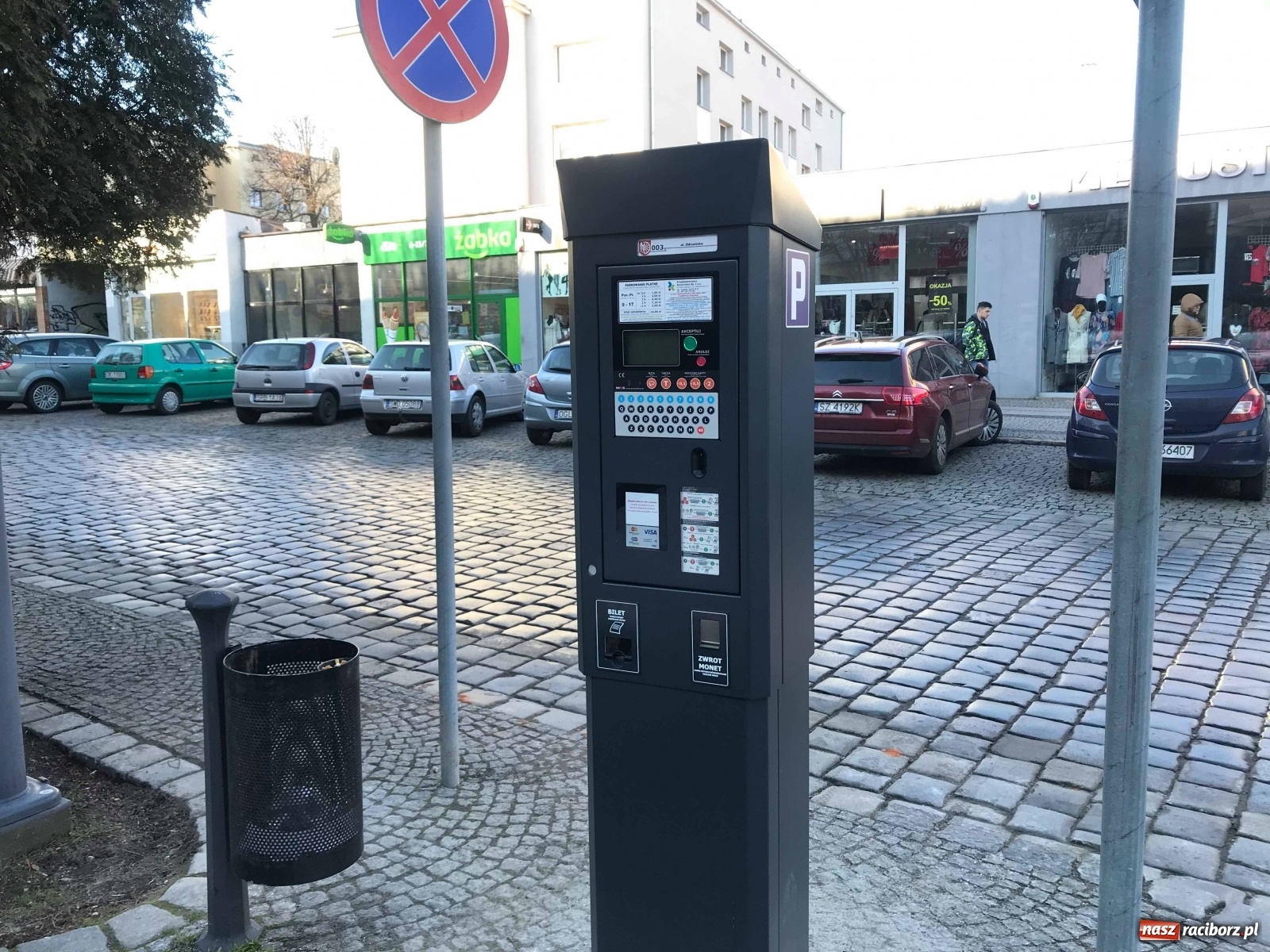 Zdjęcie w galerii na portalu naszraciborz.pl: W Raciborzu na ulicy Odrzańskiej stanęły pierwsze parkometry [FOTO]  wiadomości z regionu