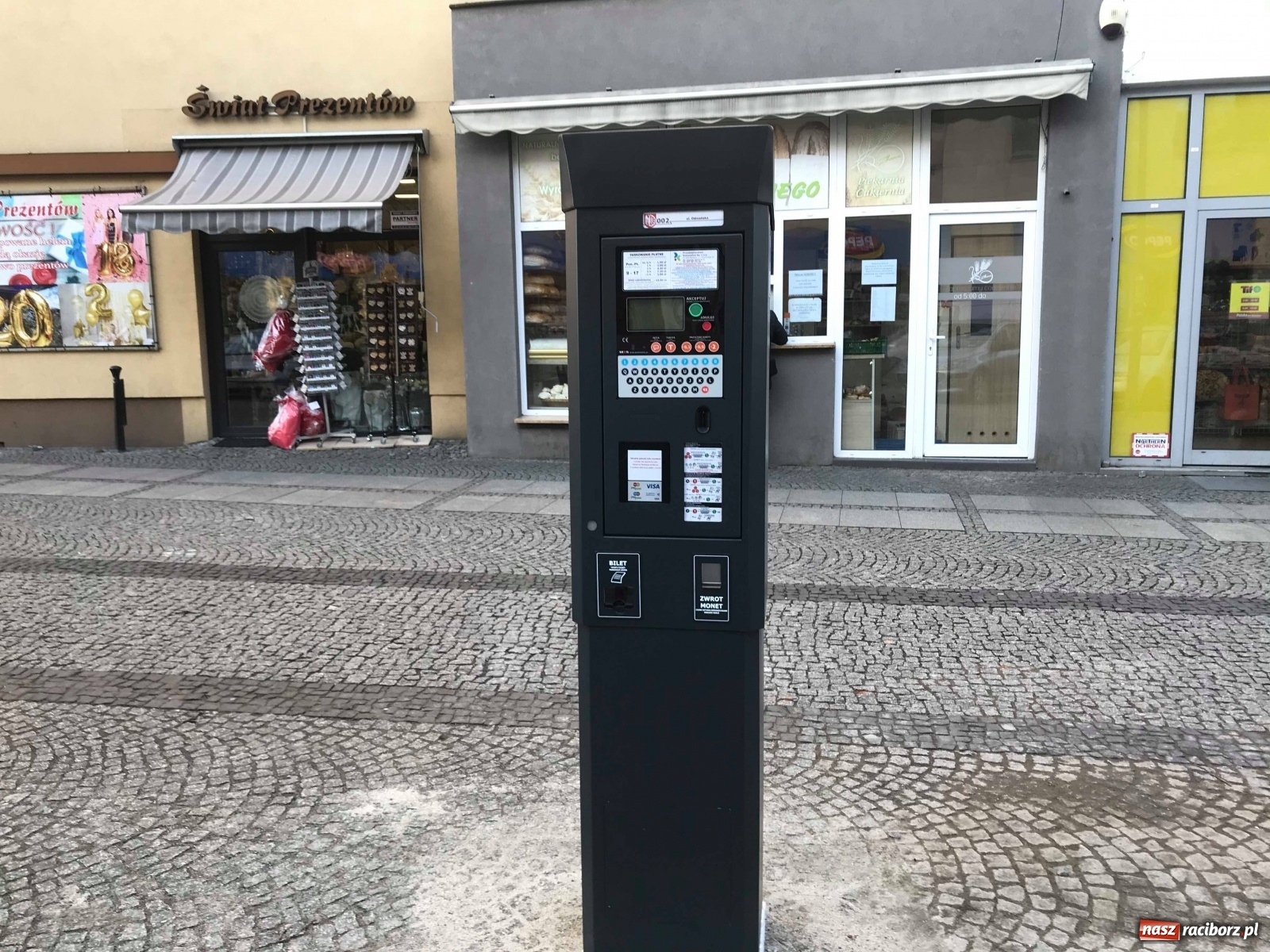 Zdjęcie w galerii na portalu naszraciborz.pl: W Raciborzu na ulicy Odrzańskiej stanęły pierwsze parkometry [FOTO]  wiadomości z regionu