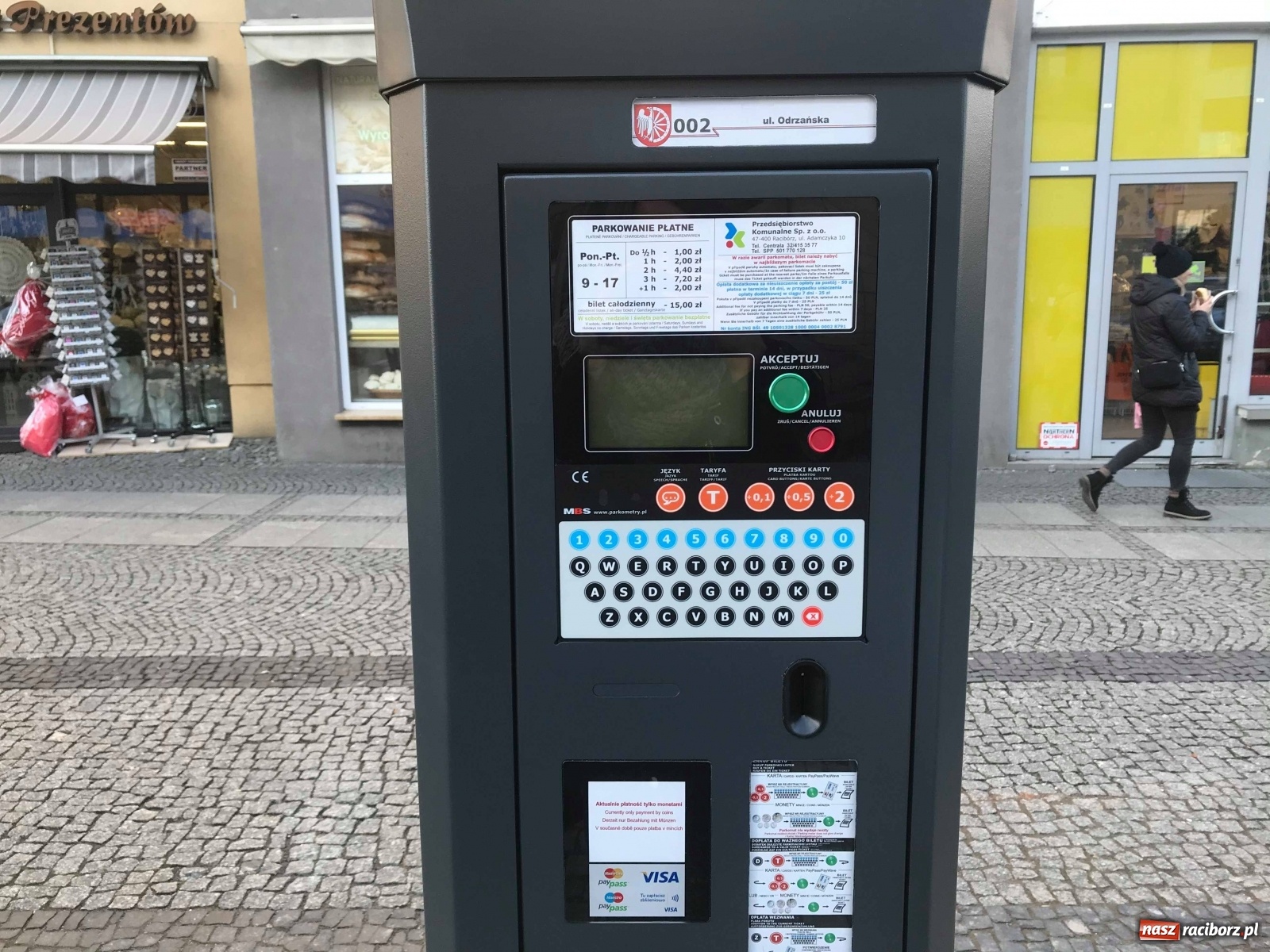 Zdjęcie w galerii na portalu naszraciborz.pl: W Raciborzu na ulicy Odrzańskiej stanęły pierwsze parkometry [FOTO]  wiadomości z regionu