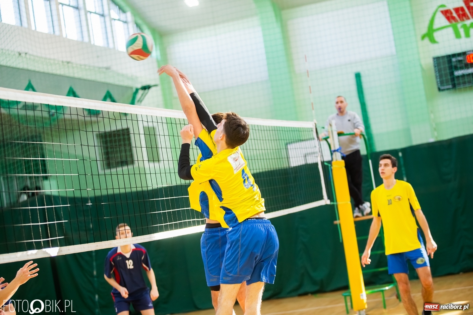 Zdjęcie w galerii na portalu naszraciborz.pl: Finały miejskie w siatkówce chłopców za nami wiadomości z regionu