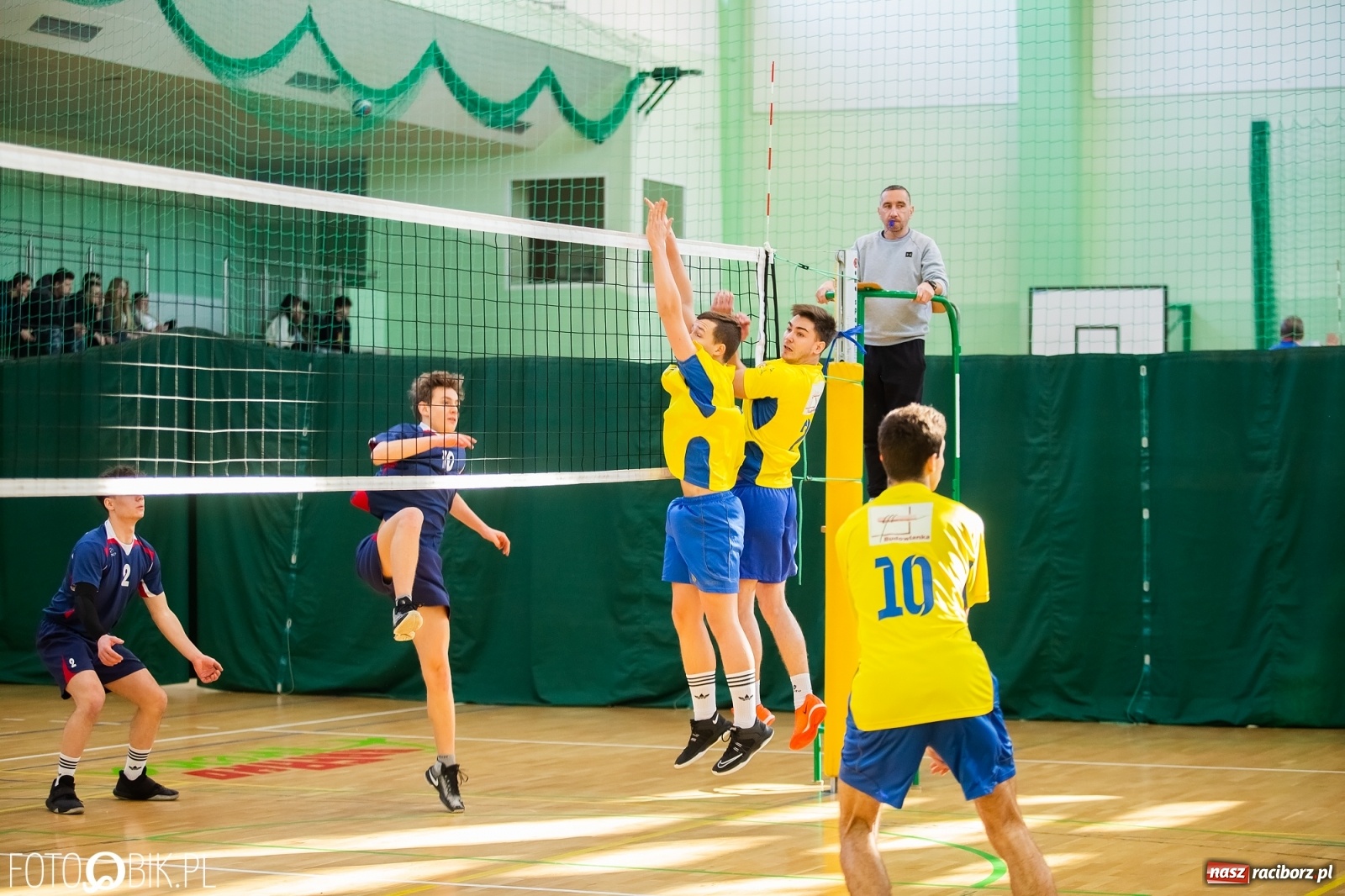 Zdjęcie w galerii na portalu naszraciborz.pl: Finały miejskie w siatkówce chłopców za nami wiadomości z regionu
