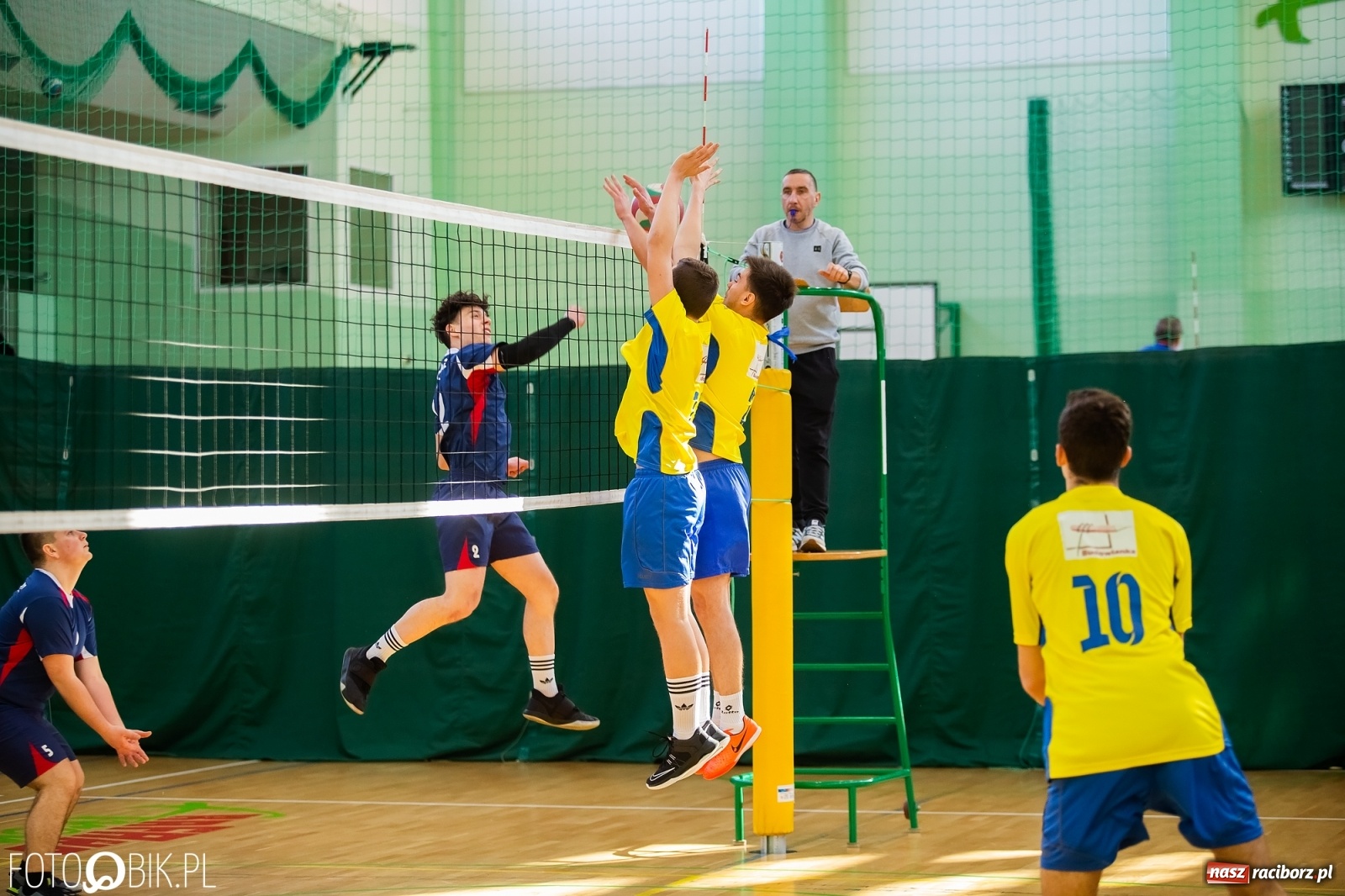 Zdjęcie w galerii na portalu naszraciborz.pl: Finały miejskie w siatkówce chłopców za nami wiadomości z regionu