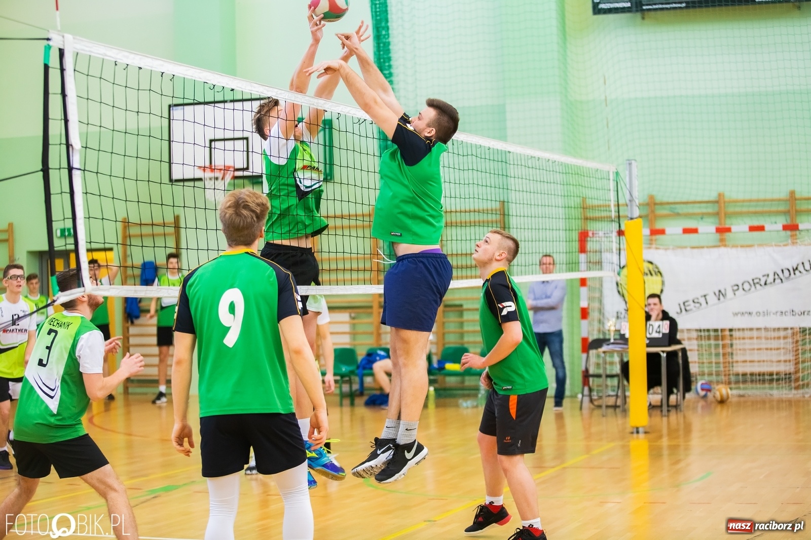 Zdjęcie w galerii na portalu naszraciborz.pl: Finały miejskie w siatkówce chłopców za nami wiadomości z regionu