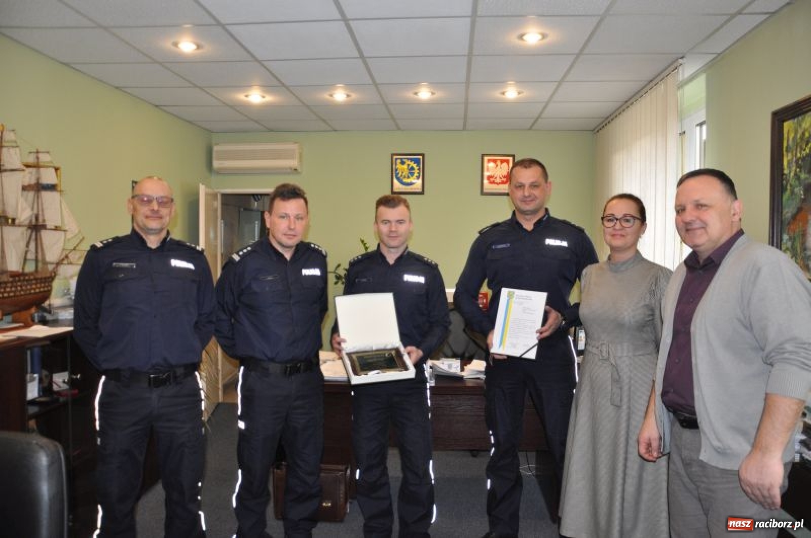 Zdjęcie w galerii na portalu naszraciborz.pl: Komisariat policji w Kuźni Raciborskiej z numerem 1  wiadomości z regionu