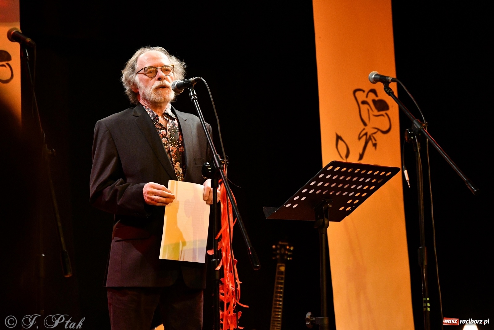 Zdjęcie w galerii na portalu naszraciborz.pl: Trochę piosenek o miłości. Magiczny wieczór w RCK [FOTO] wiadomości z regionu