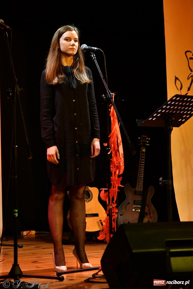 Zdjęcie w galerii na portalu naszraciborz.pl: Trochę piosenek o miłości. Magiczny wieczór w RCK [FOTO] wiadomości z regionu