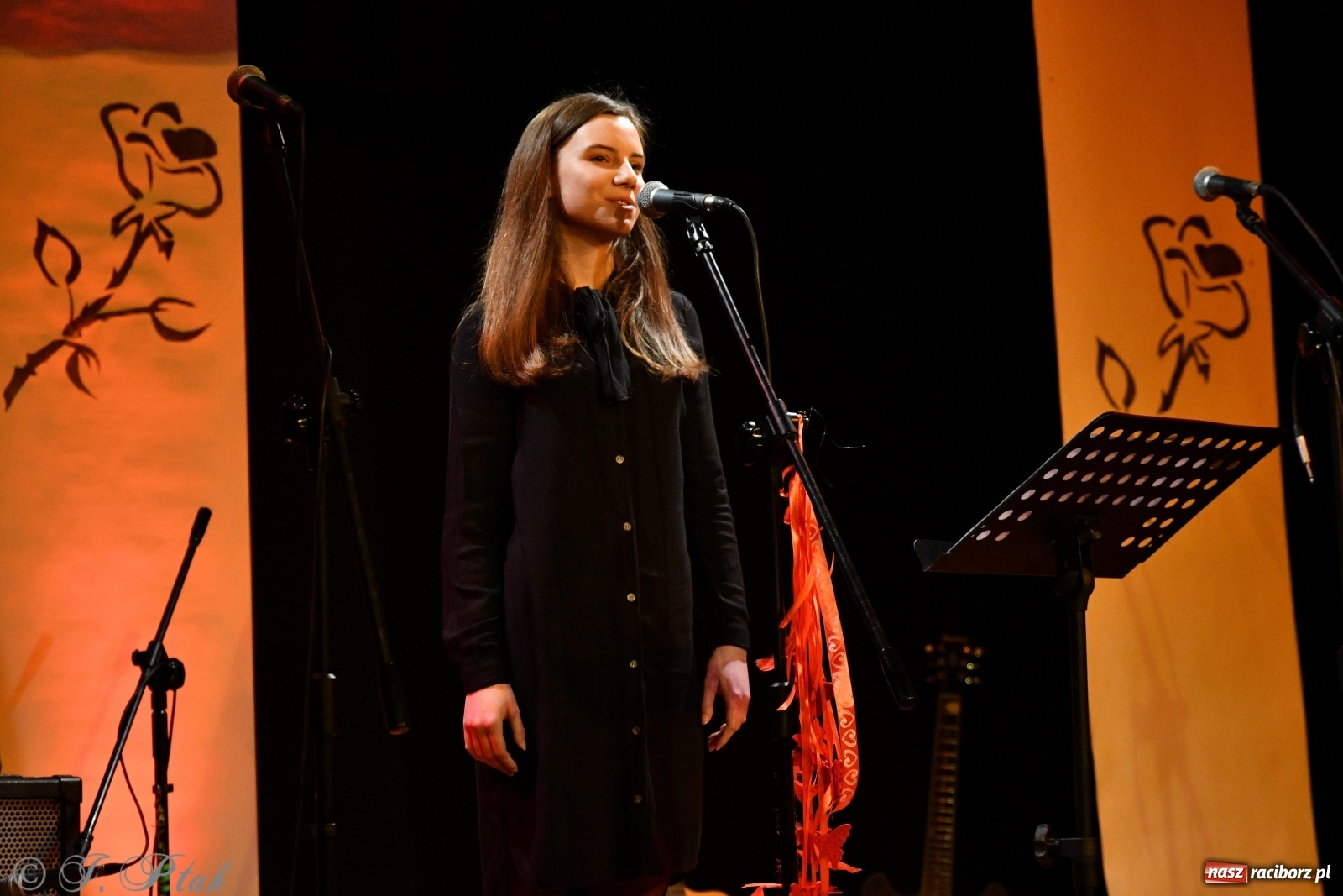 Zdjęcie w galerii na portalu naszraciborz.pl: Trochę piosenek o miłości. Magiczny wieczór w RCK [FOTO] wiadomości z regionu