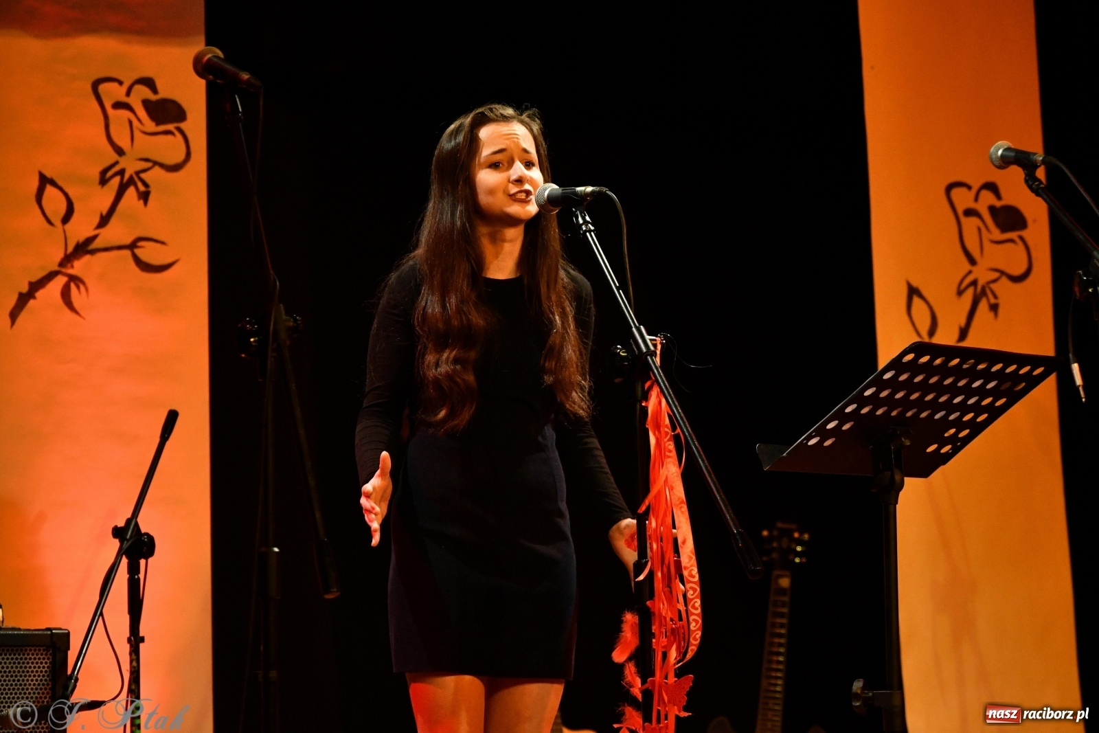 Zdjęcie w galerii na portalu naszraciborz.pl: Trochę piosenek o miłości. Magiczny wieczór w RCK [FOTO] wiadomości z regionu