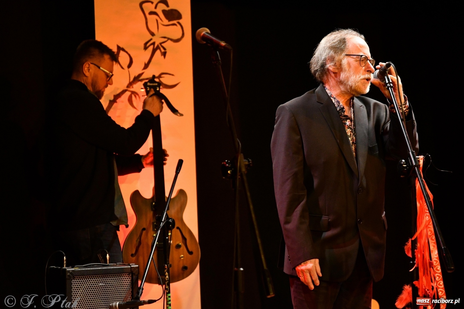 Zdjęcie w galerii na portalu naszraciborz.pl: Trochę piosenek o miłości. Magiczny wieczór w RCK [FOTO] wiadomości z regionu