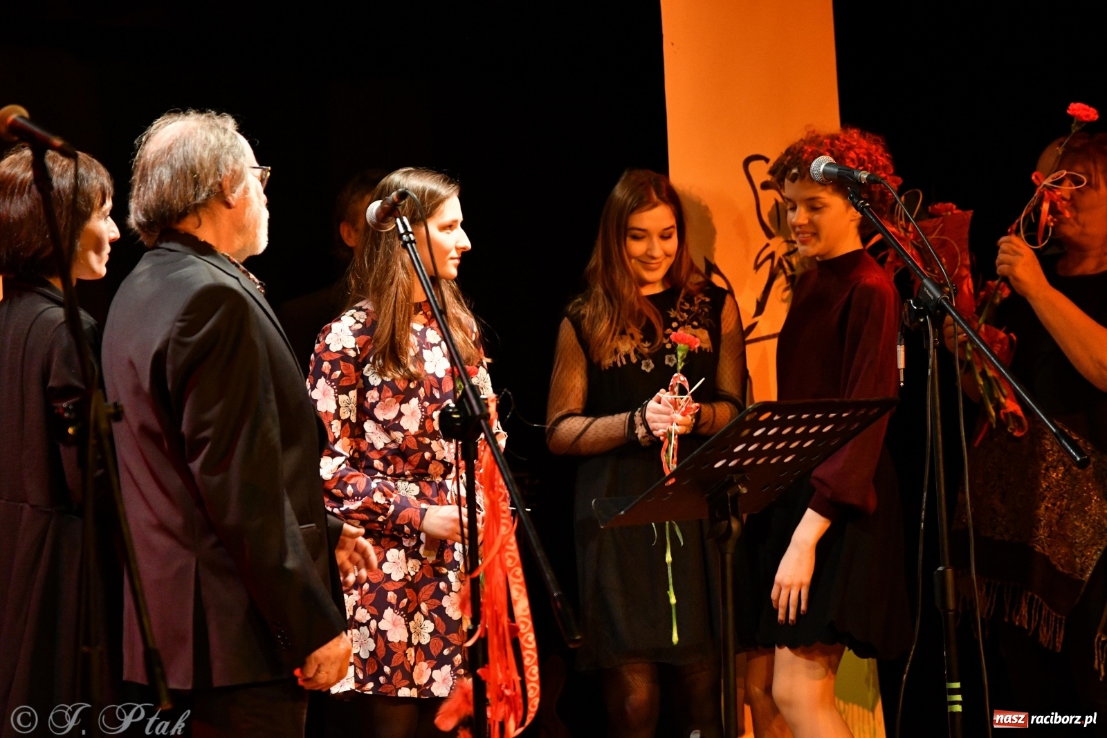 Zdjęcie w galerii na portalu naszraciborz.pl: Trochę piosenek o miłości. Magiczny wieczór w RCK [FOTO] wiadomości z regionu